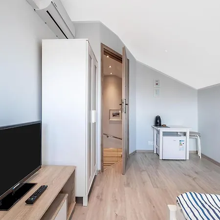 Kwatera prywatna Bedroom - *